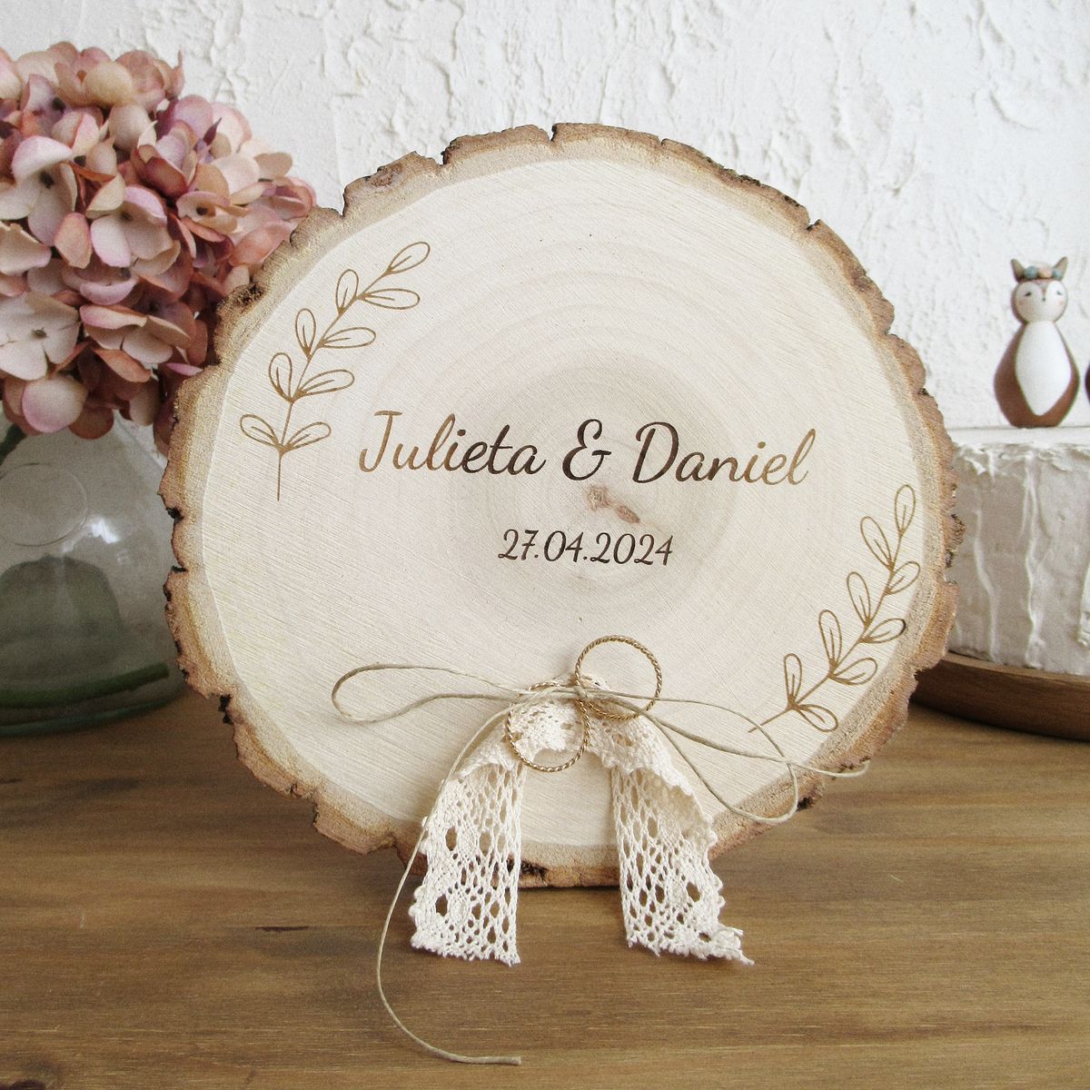 Porta alianzas madera grabado personalizado.