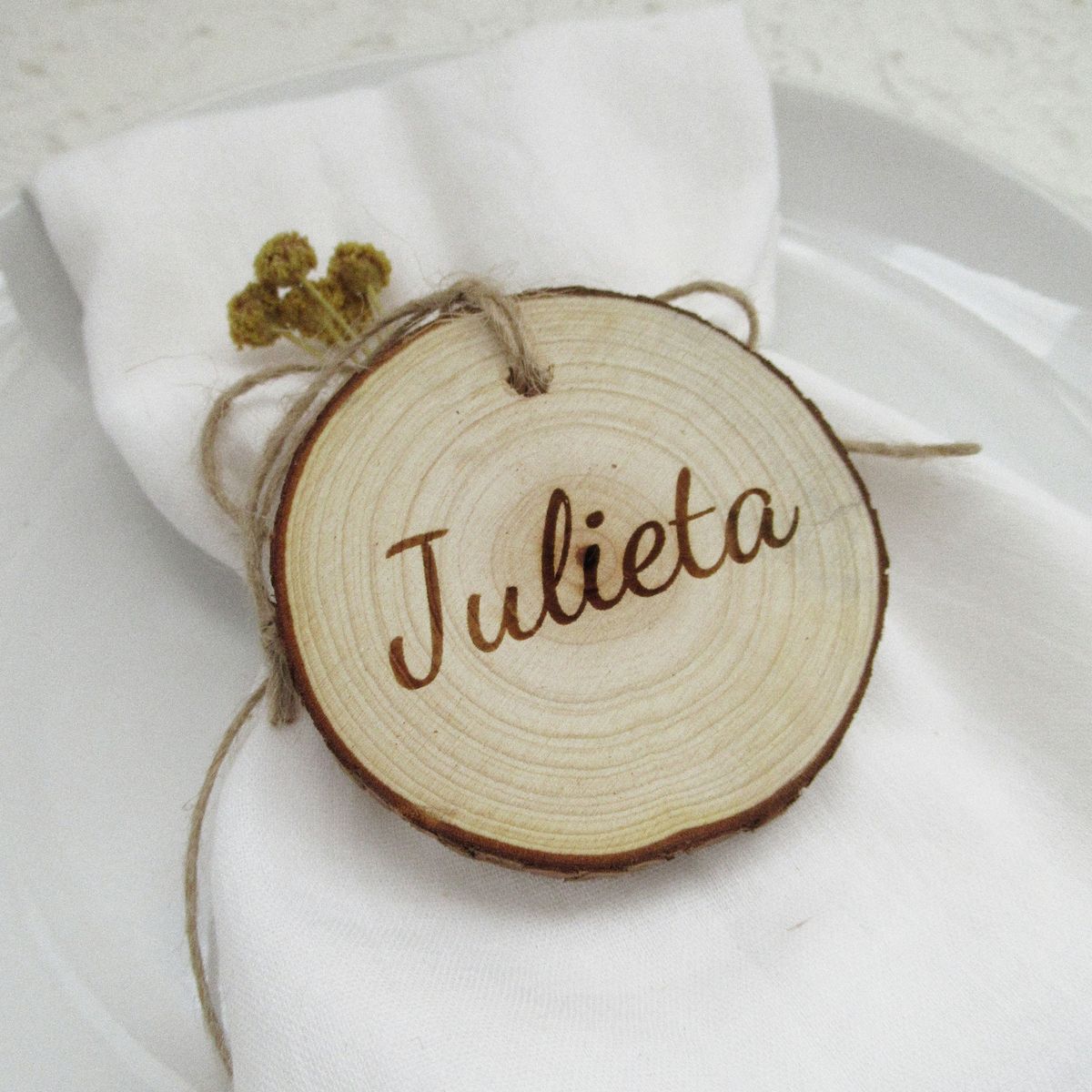 Marca sitios de madera grabado.